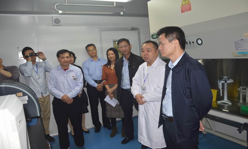 (办公室 黄飞)市疾控中心主任麦适丰,副主任李炳润,林燕清等陪同调研.