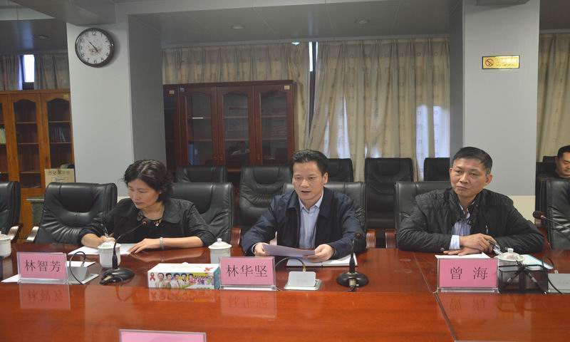 (办公室 黄飞)市疾控中心主任麦适丰,副主任李炳润,林燕清等陪同调研.